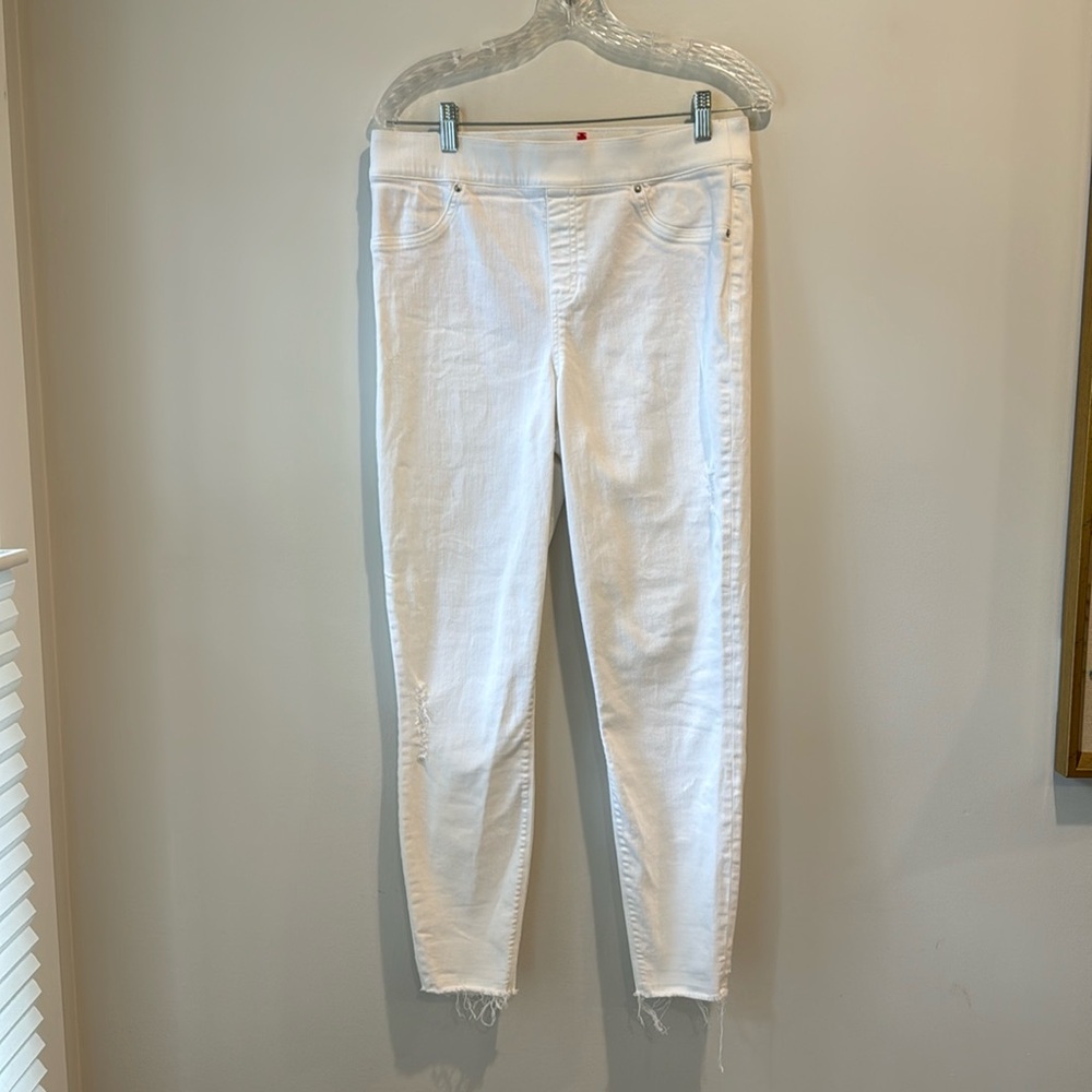 Spanx white slightly distressed pull on skinny jeans size L